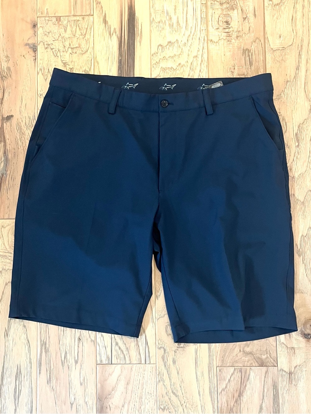 Greg Norman ML75 Microlux Men’s Navy Performance Shorts, size 38